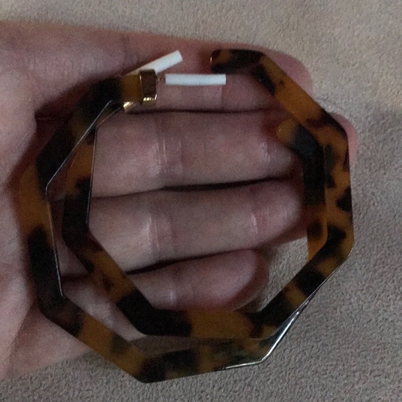 New! Acrylic Tortoise Shell Earring - Picture 5 of 5